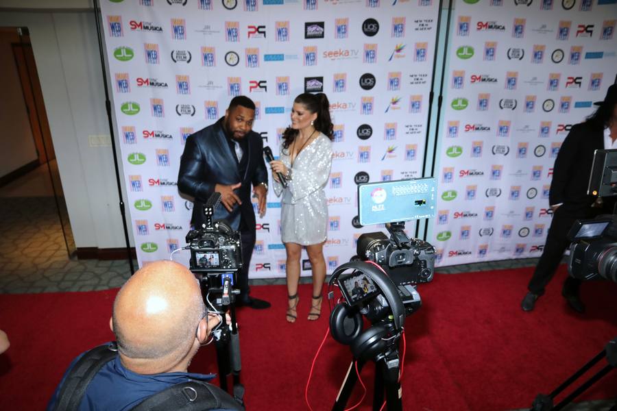 Red carpet interview — host and honoree on camera